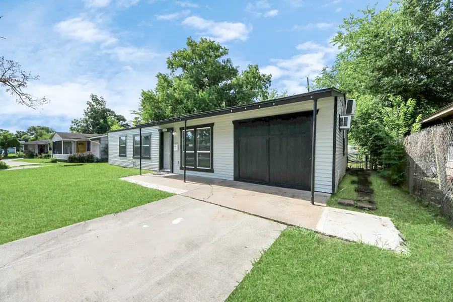 5738 Kenilwood Drive, Houston, TX 77033 - Image #3