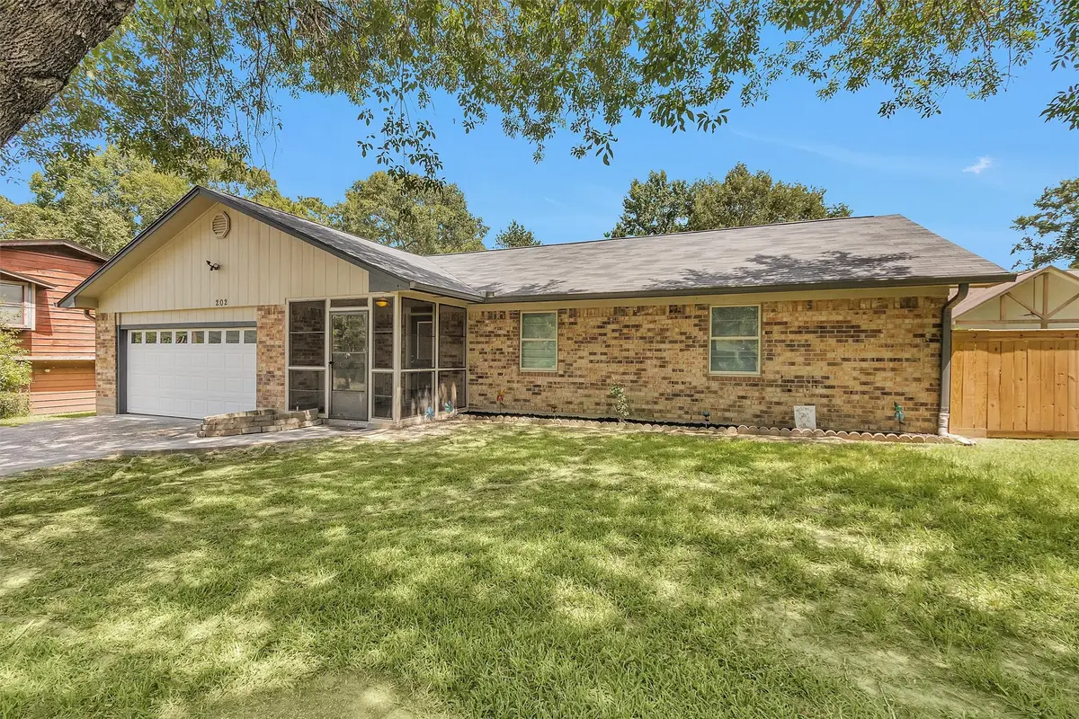 202 Twin Harbors Drive, Onalaska, TX 77360 - Image #1