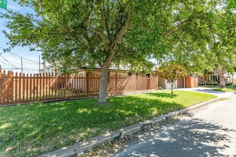 803 Sealy Street, Galveston, TX 77550 - Image #3