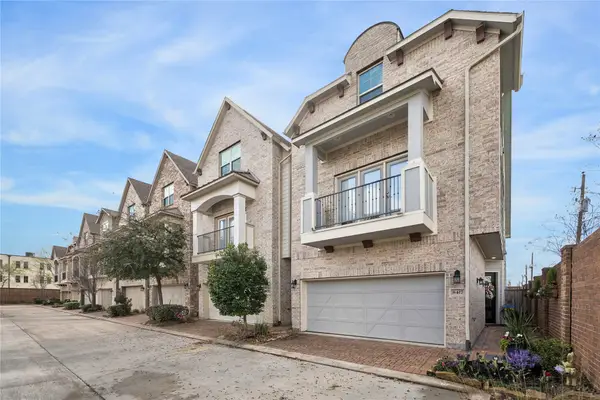 8417 Water Oak Pass Drive, Houston, TX 77055