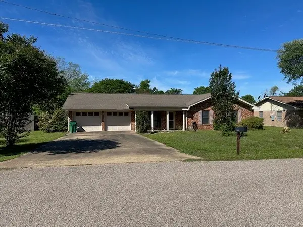 201 Heath Avenue, Madisonville, TX 77864