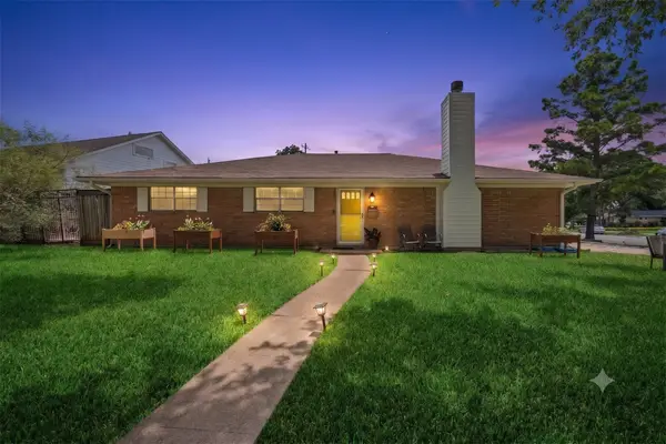 11011 Burdine Street, Houston, TX 77096
