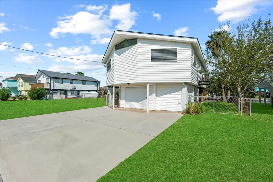 190 Barracuda Street, Hitchcock, TX 77563 - Image #3