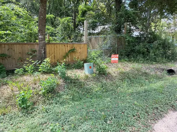 1712 N Travis Avenue, Cleveland, TX 77327