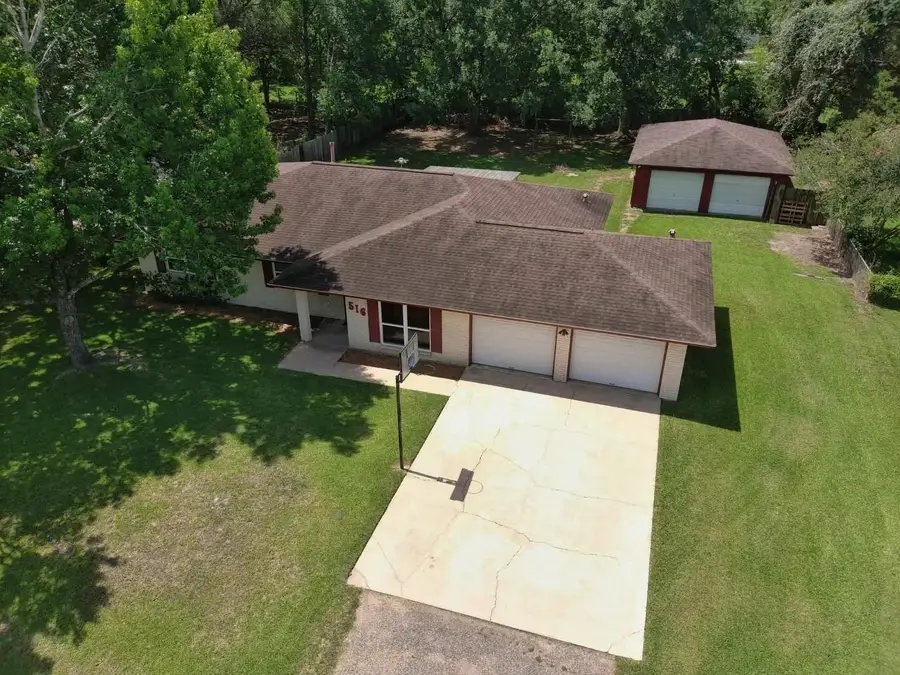 516 Dwyer Street, Angleton, TX 77515 - #2