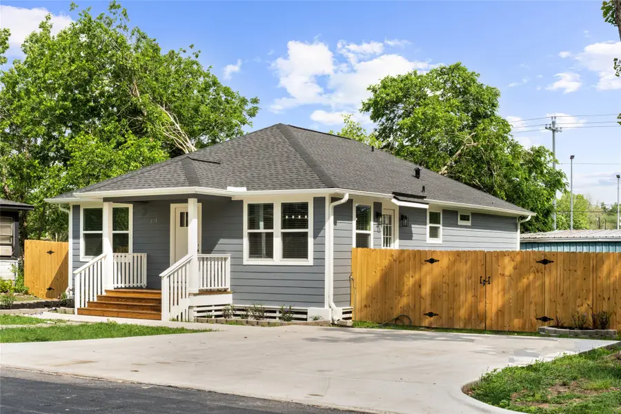 514 W Wilkins Street, Brenham, TX 77833 - #2