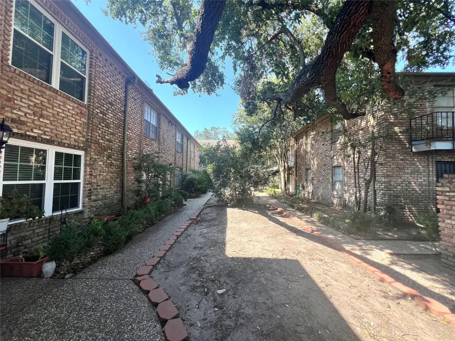 6401 Skyline Drive #19, Houston, TX 77057 - Image #2