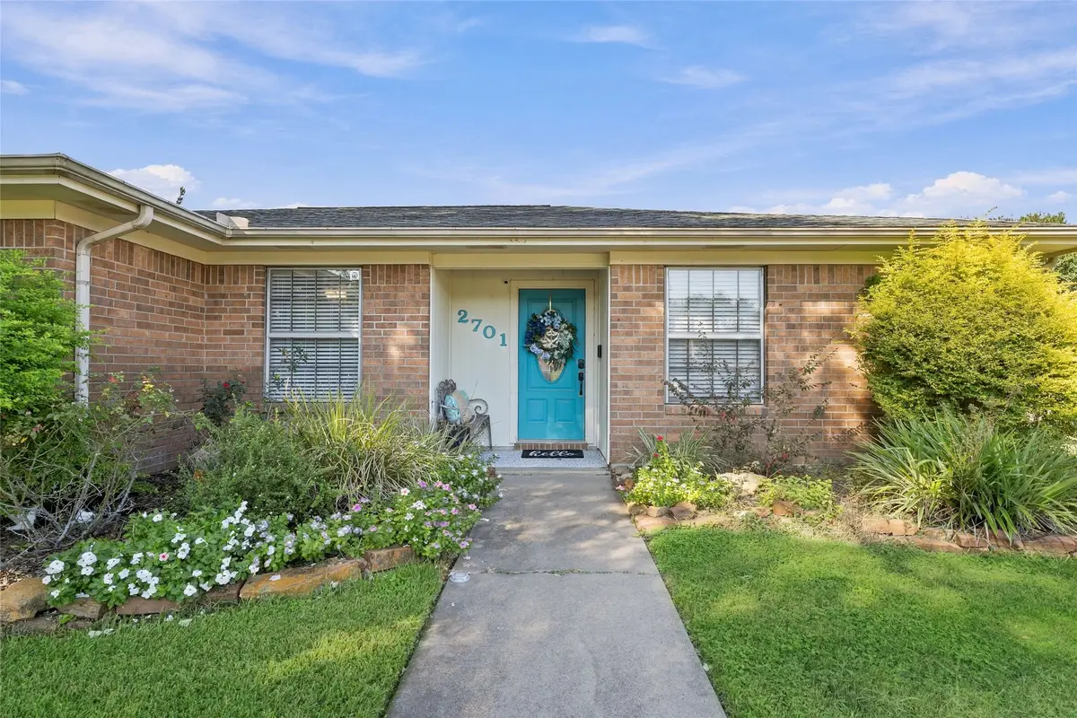2701 Brook Bend Lane, El Campo, TX 77437 - #1