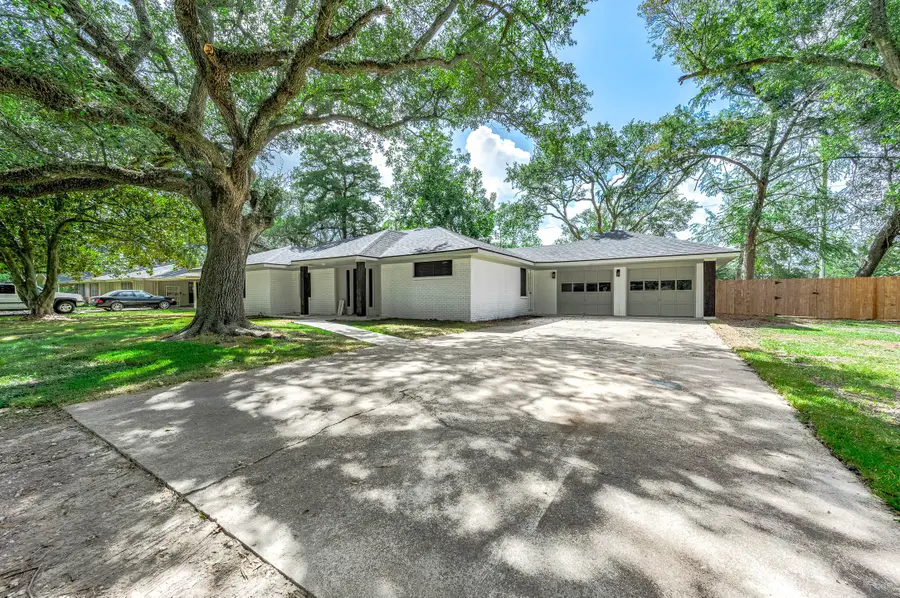 717 Cedar Lawn Drive, Alvin, TX 77511 - #2