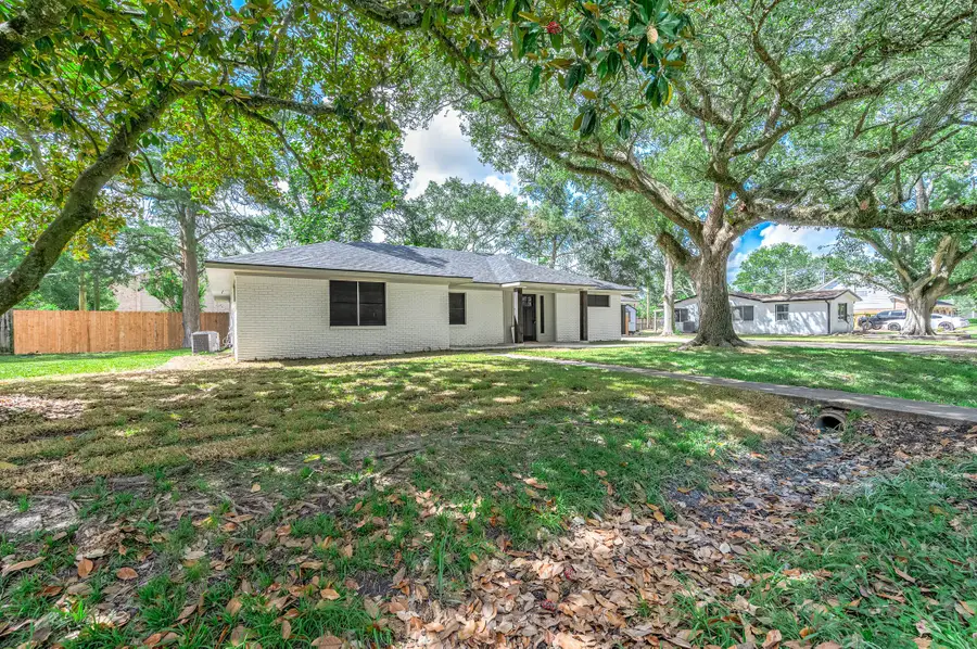 717 Cedar Lawn Drive, Alvin, TX 77511 - #3