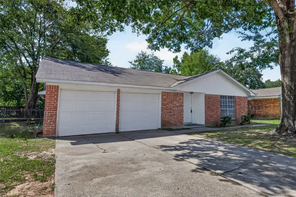 214 Crest Hill Drive, Conroe, TX 77301
