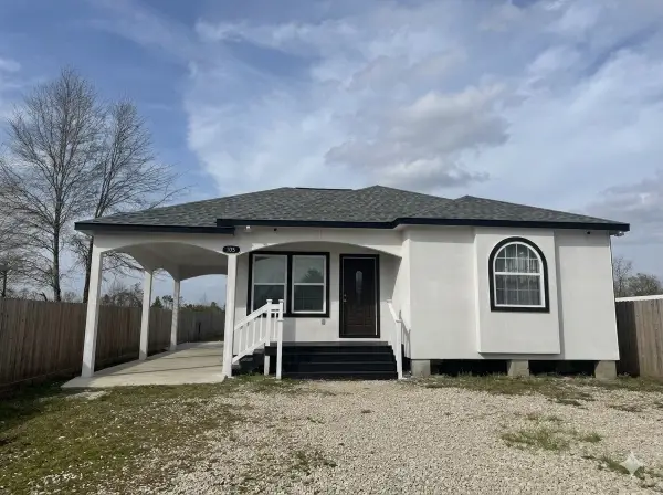 105 County Road 5213, Cleveland, TX 77327