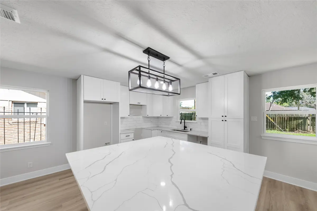 5102 Tavenor Lane, Houston, TX 77048 - Image #1