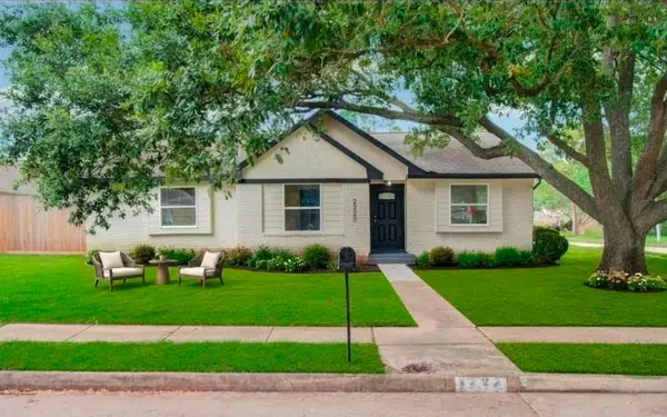 2227 Cherry Bend Dr, Houston, TX 77077