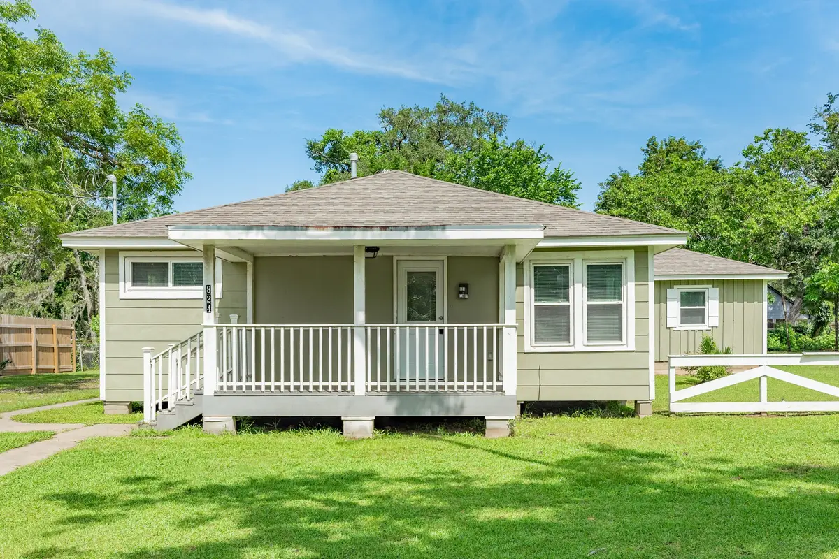 824 Elm Street, Clute, TX 77531 - #1