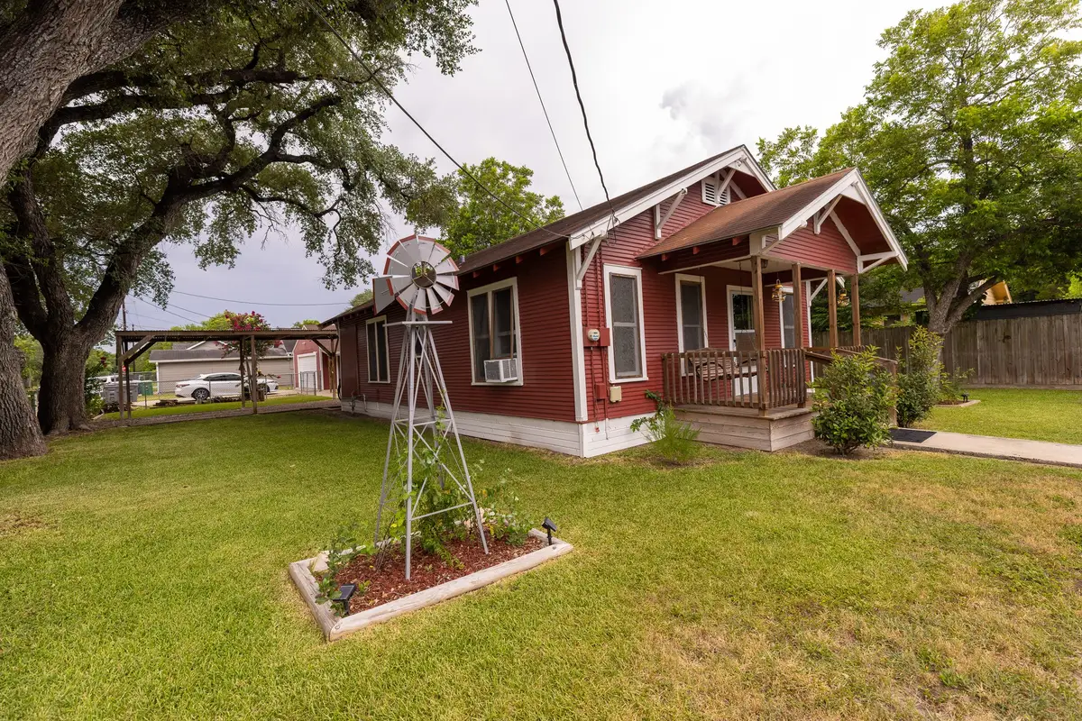 702 E Colorado Street, Victoria, TX 77901 - #1