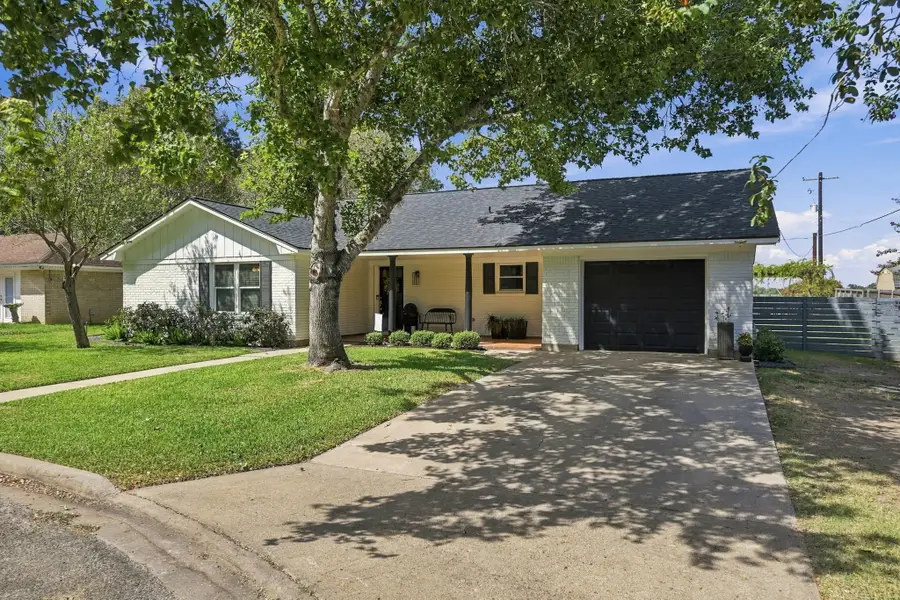 100 N Oak Drive, Columbus, TX 78934 - #2