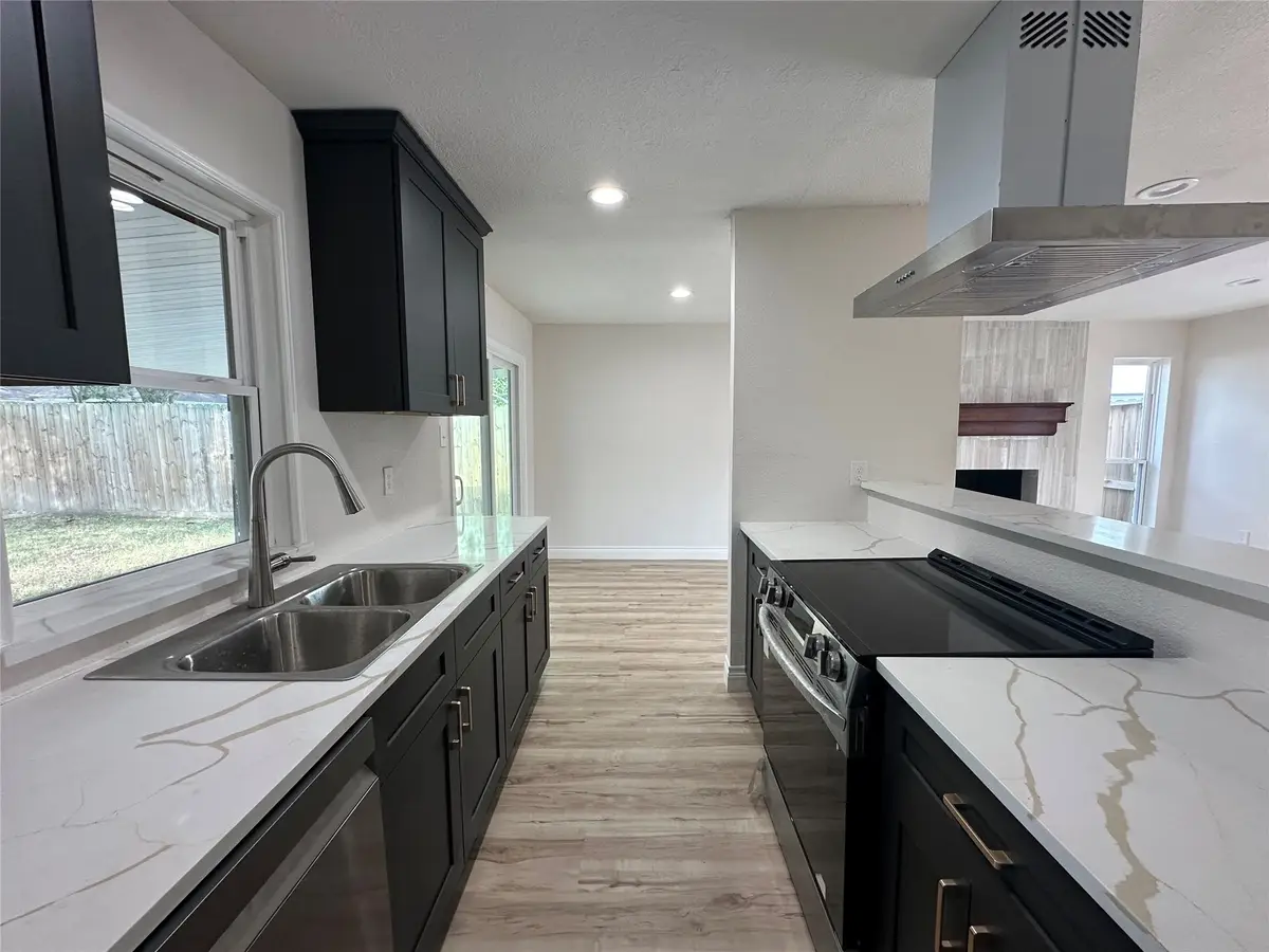 5026 Court Road, Houston, TX 77053 - #1