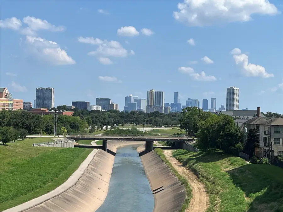 7016 Staffordshire Boulevard, Houston, TX 77030 - Image #2