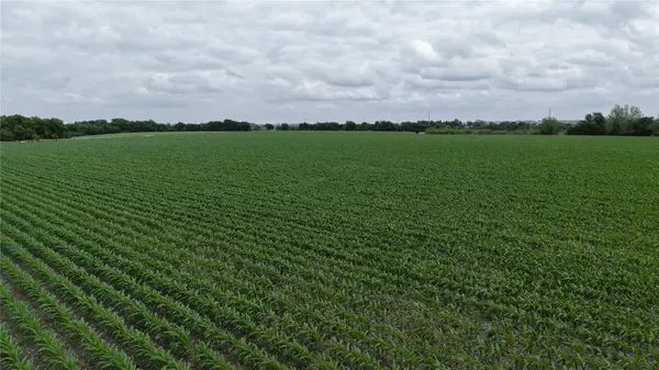 53 County Road 453, Taylor, TX 76574