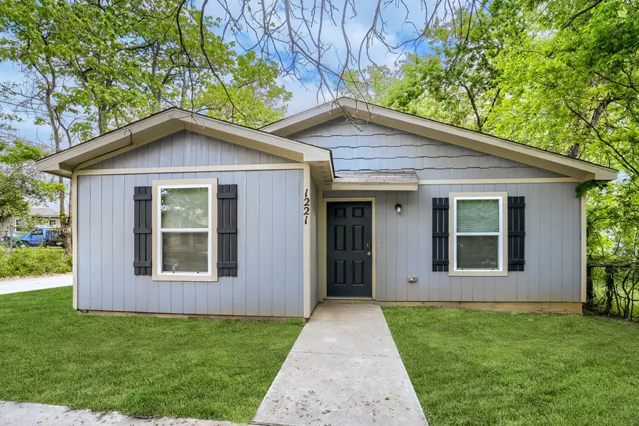 1221 N Whitten Avenue, Tyler, TX 75702 - #2