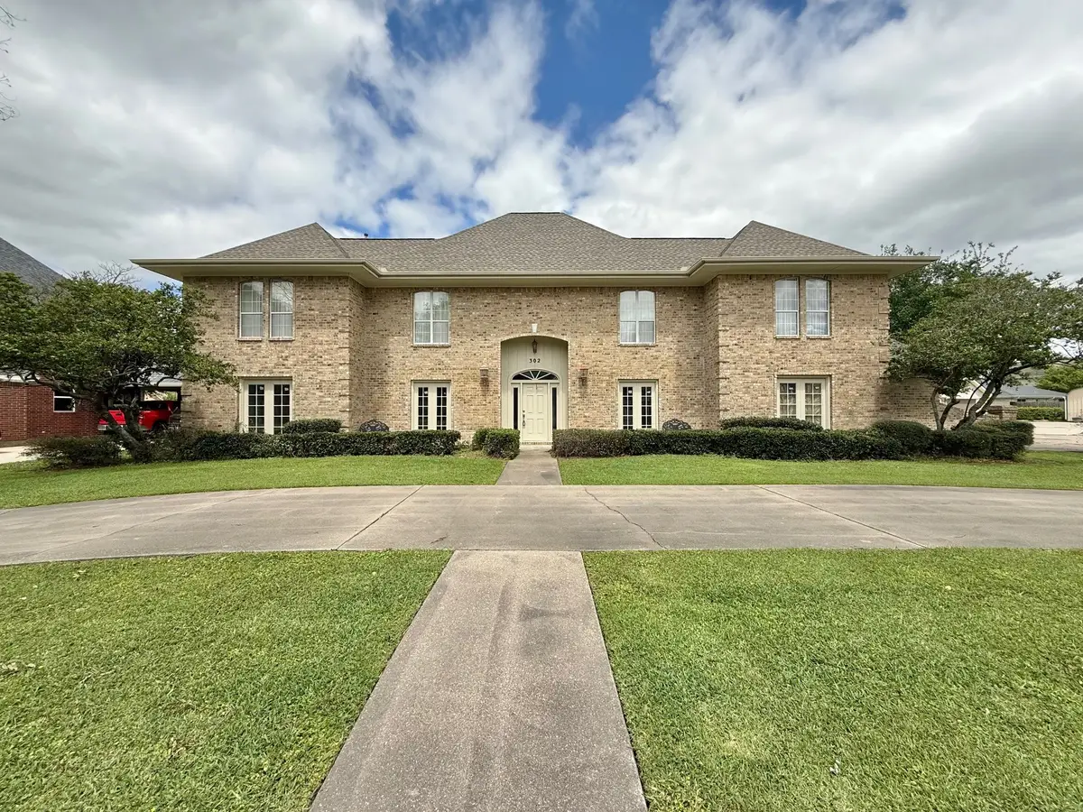 302 Buckingham Drive, Port Neches, TX 77651 - Image #1
