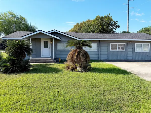 1302 N Avenue R, Freeport, TX 77541