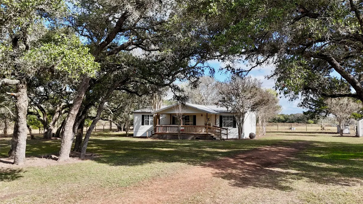 415 County Road 457, Hallettsville, TX 77964 - Image #1