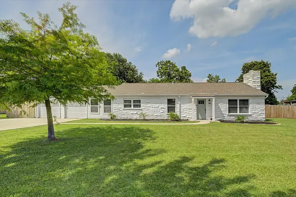 212 Lakewood Drive, Baytown, TX 77520