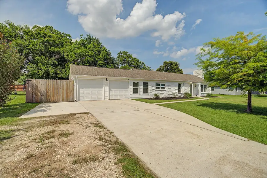 212 Lakewood Drive, Baytown, TX 77520 - #2