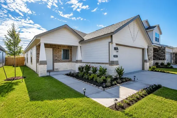 422 Dorion Lagoon Drive, Crosby, TX 77532
