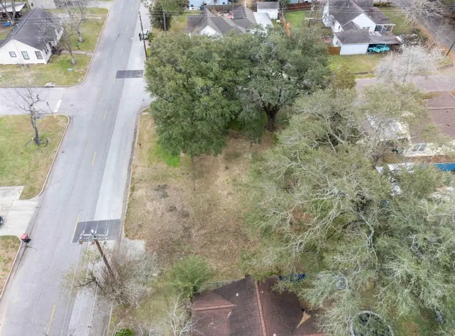 411 E Gulf Street, Baytown, TX 77520 - #2