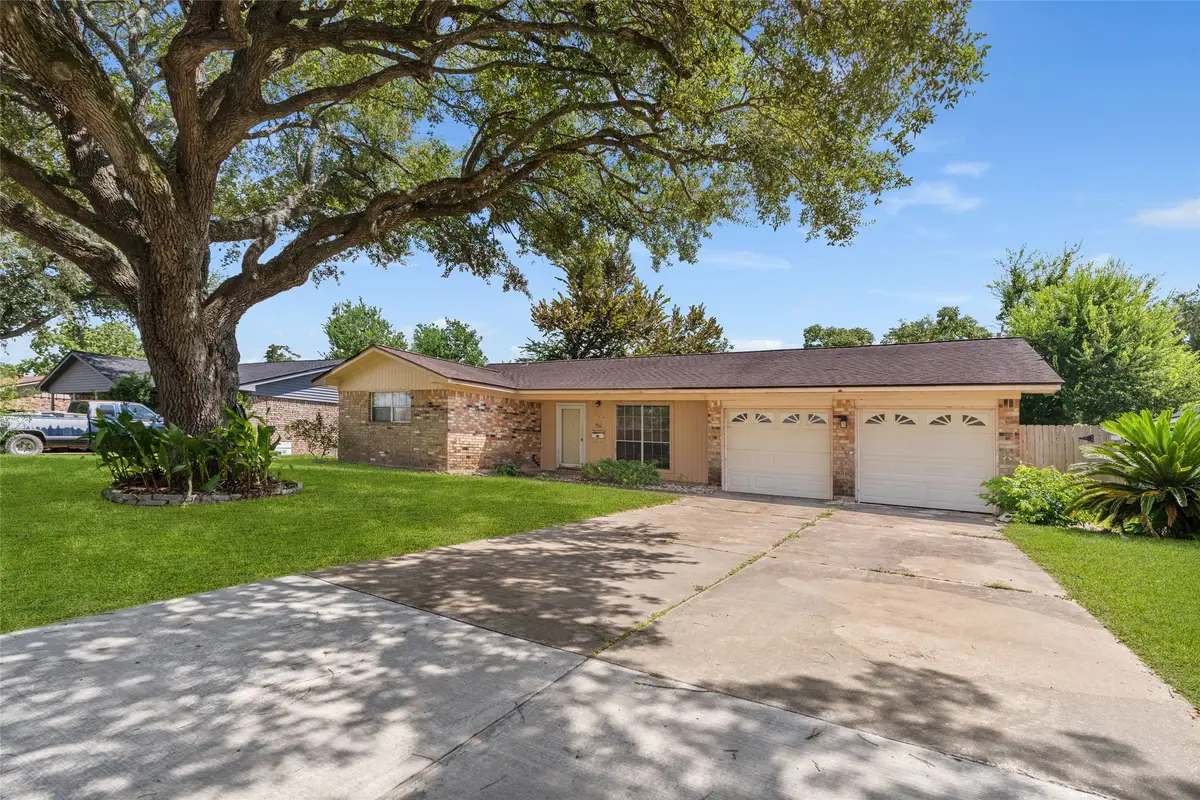 104 Talisman Street, Lake Jackson, TX 77566 - #1