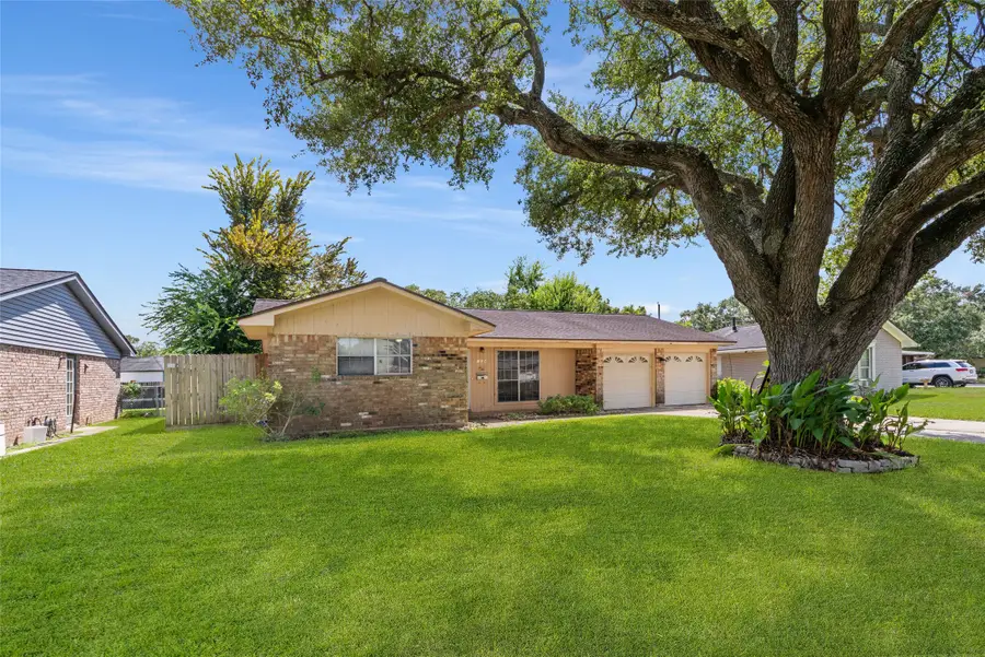 104 Talisman Street, Lake Jackson, TX 77566 - #3