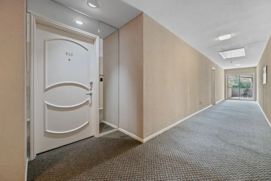 642 S Ripple Creek Drive #642, Houston, TX 77057 - Image #3