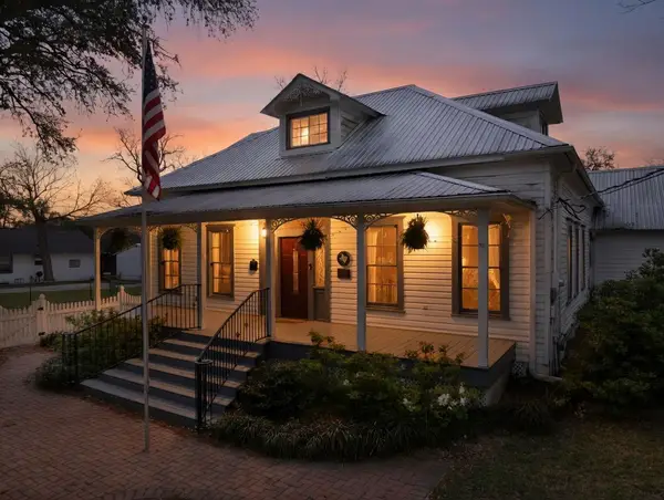 705 College Street, Montgomery, TX 77356