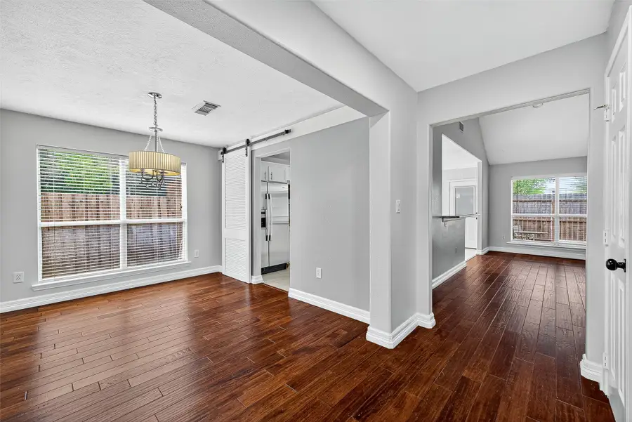 638 Meadow Knoll Drive, Stafford, TX 77477 - Image #2