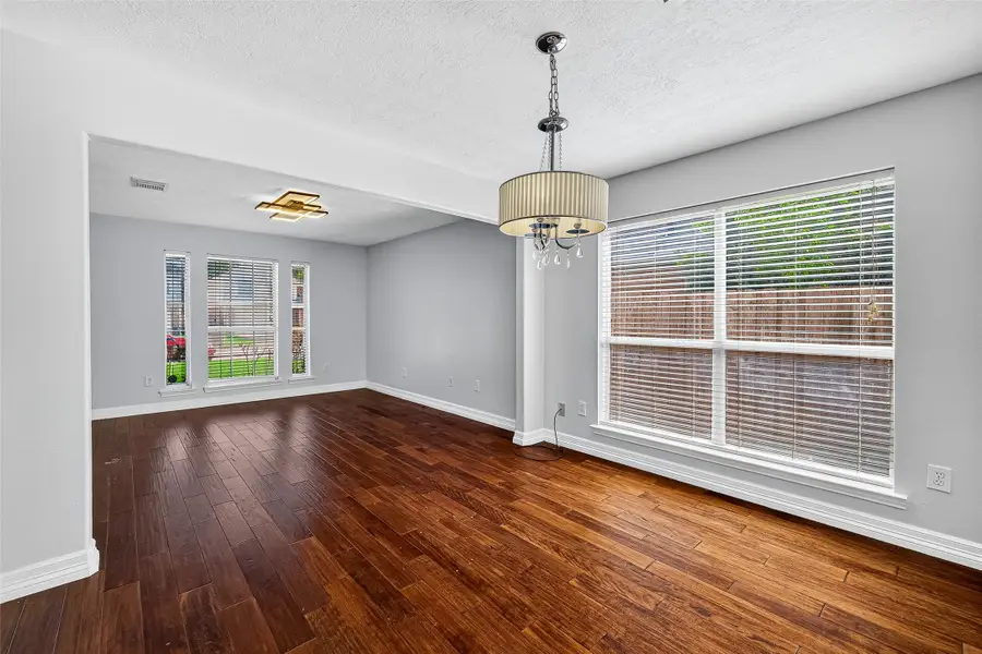 638 Meadow Knoll Drive, Stafford, TX 77477 - Image #3