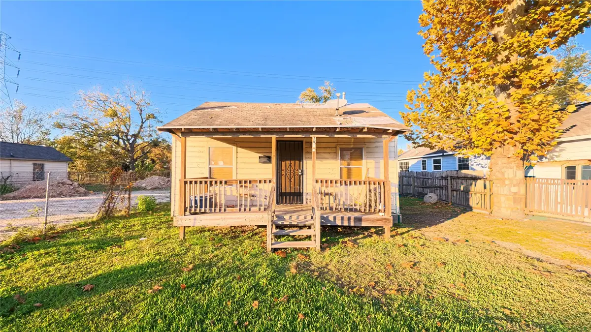 2915 Creston Drive, Houston, TX 77026 - Image #1