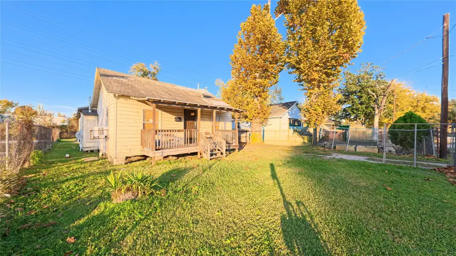 2915 Creston Drive, Houston, TX 77026 - Image #2