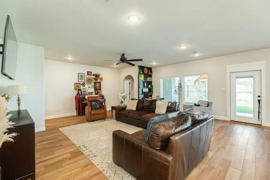 2 Greystone Court, Angleton, TX 77515 - Image #2