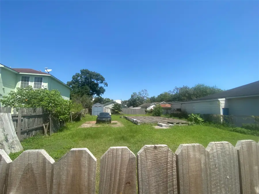 9223 E Avenue P, Houston, TX 77012 - Image #2