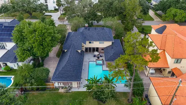 5411 Pine Street, Bellaire, TX 77401