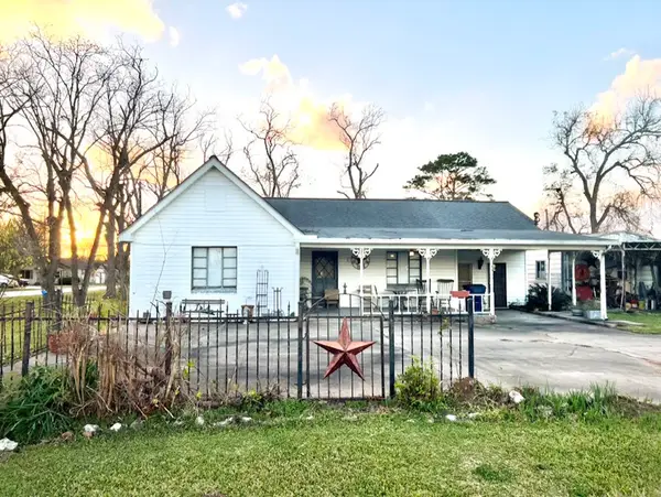 202 1st Street, Brazoria, TX 77422