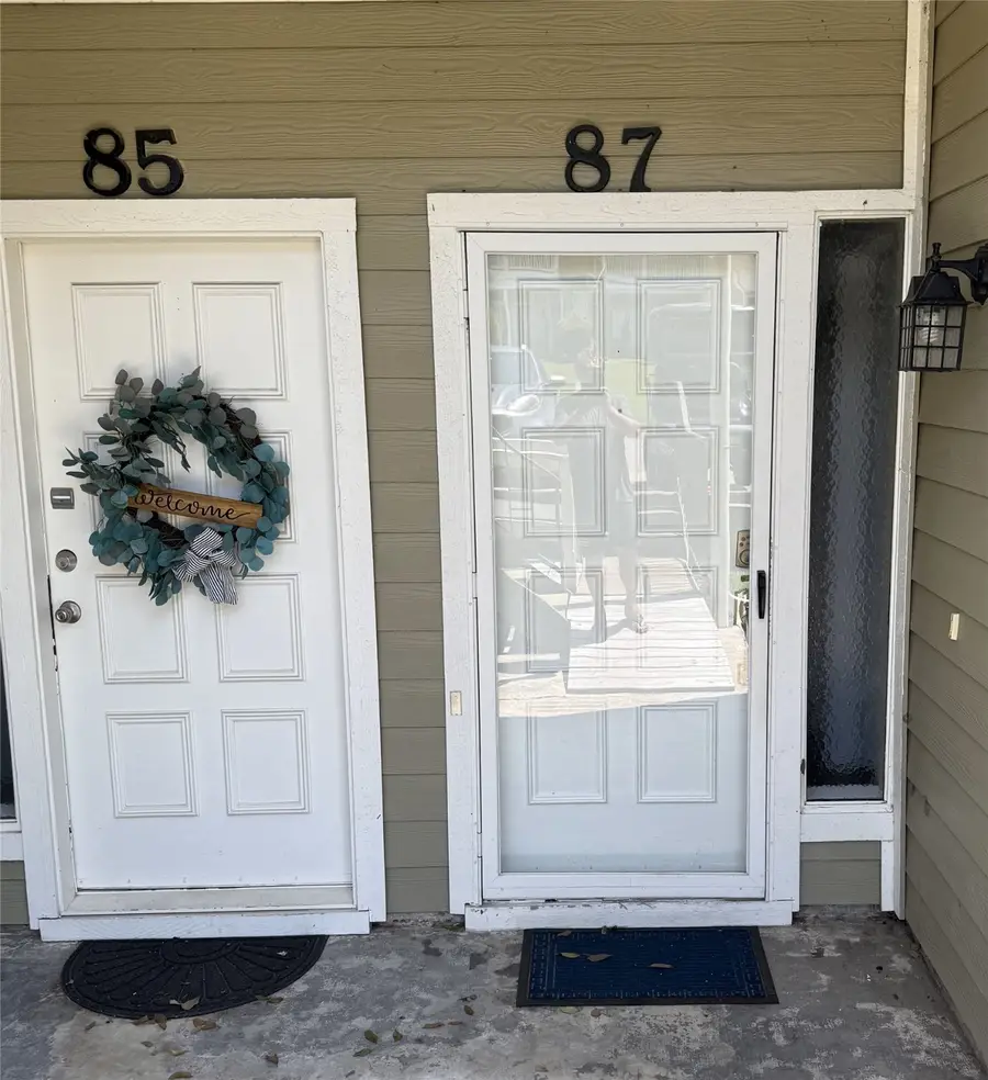 87 April Point Drive S, Conroe, TX 77356 - Image #2