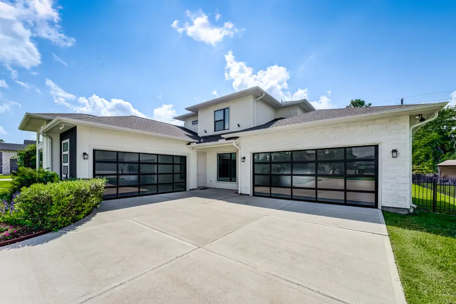 1002 Royal Lakes Manor Boulevard, Richmond, TX 77469 - Image #3