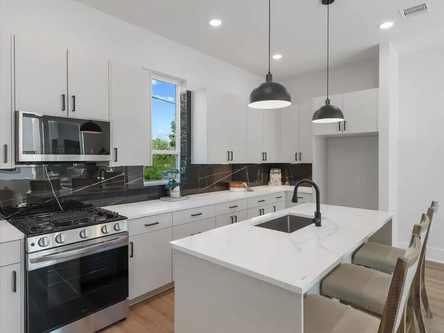 4707 Thornton Villas Lane, Houston, TX 77018 - Image #3