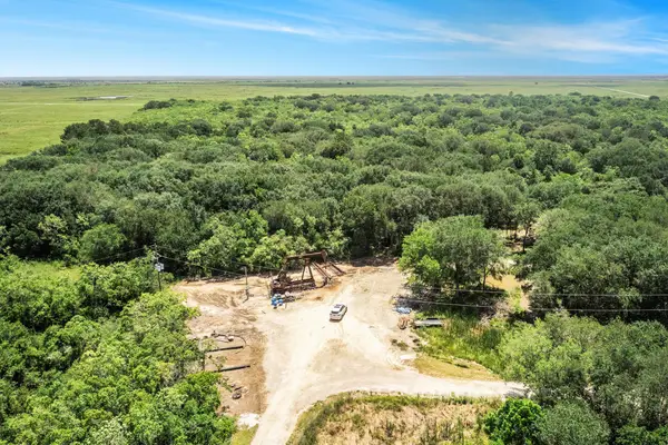 0000 Fm 562, Anahuac, TX 77514