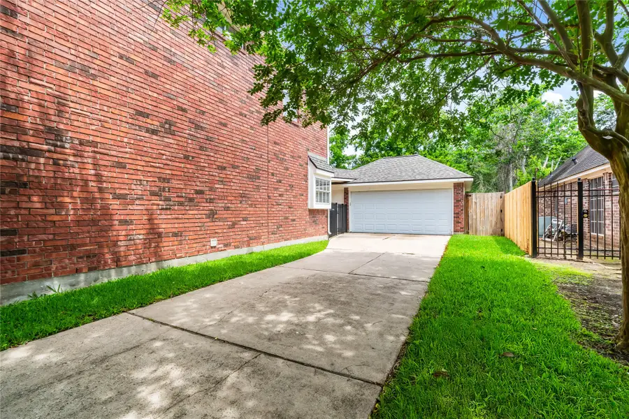 6615 Cypress Village Drive, Sugar Land, TX 77479 - Image #3