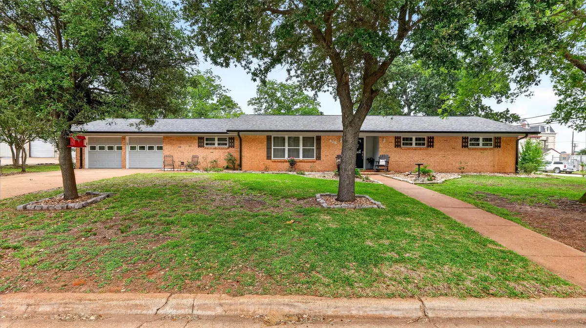 405 N Main Street, Franklin, TX 77856 - #1
